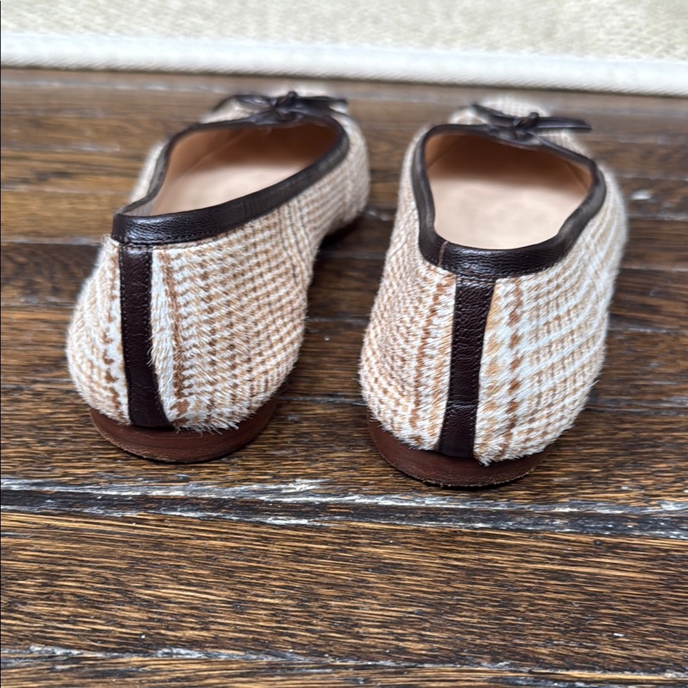 For trade for $3 with juliafromiowa -Manolo Blahnik Brown and Cream Flats - Picture 3 of 7